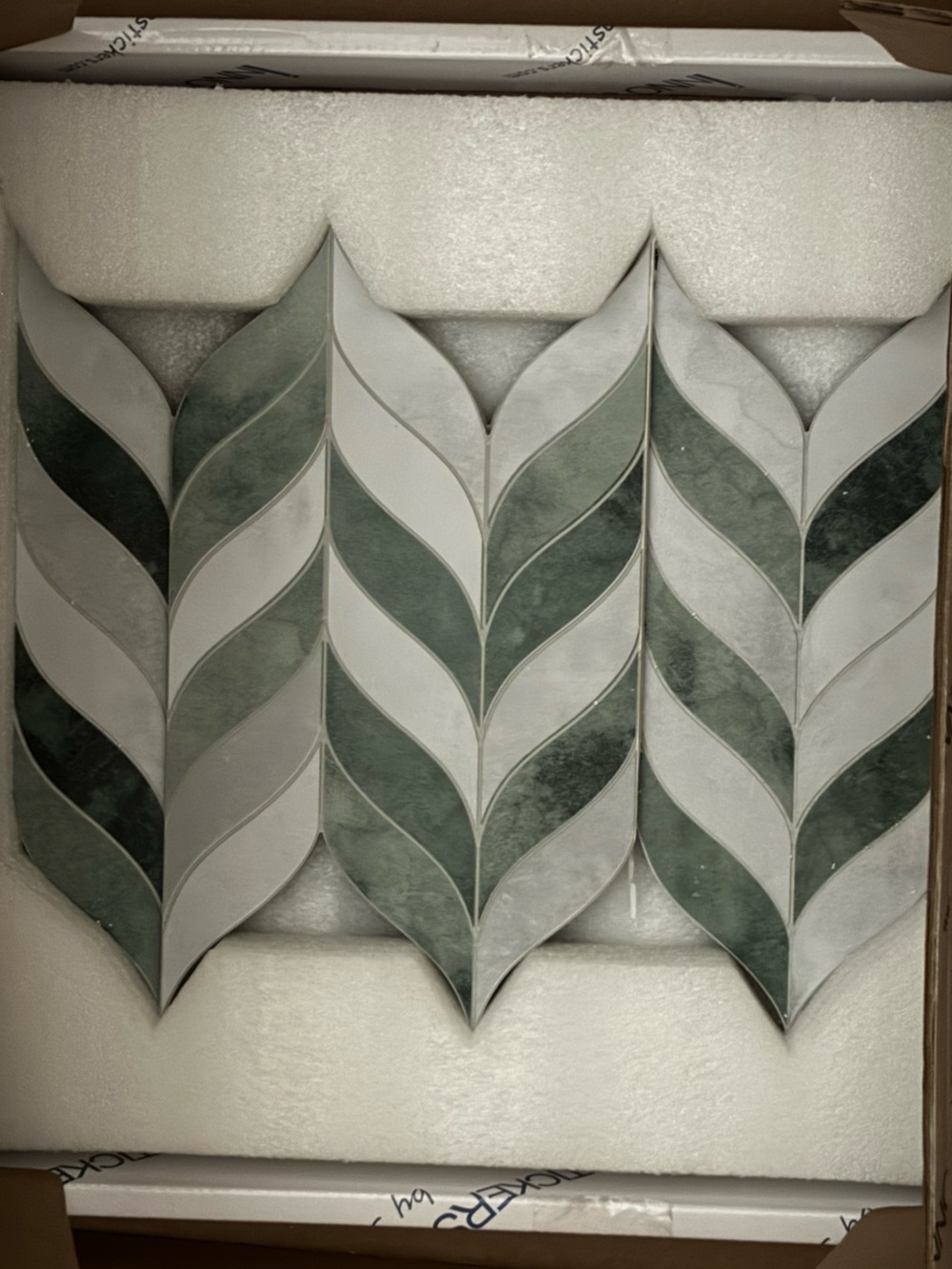 Sunwings Peel & Stick Wall Tile in Green Leaf Mosaic Cement Look Design, NWT
